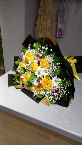 güllü & papatyalı buket