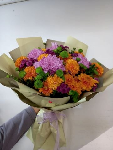 mevsim çiçeklerinden buket