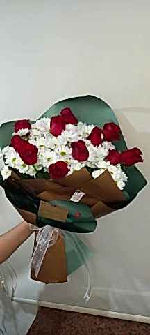 10 ad. kırmızı gül papatya buketii