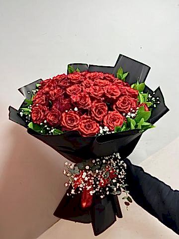 35 adet kırmızı gül