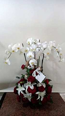 4 dallı orkideli güllü arajman