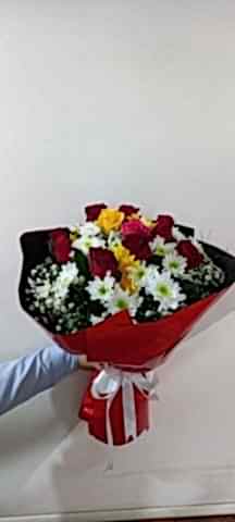 10 ad.güllü karışık buket