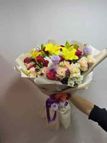LİLYUMLU GÜLLÜ KARIŞIK BUKET