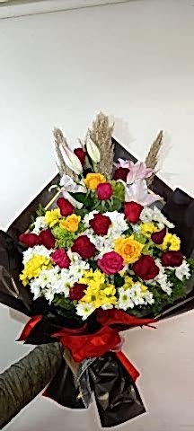 15 ad.karışık güllü buket