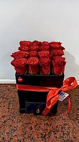 16 adet kutuda gül