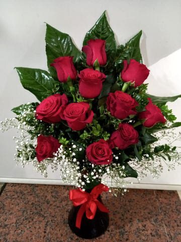 11 güllü aranjman cam fanus içinde