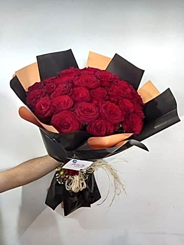 30 ad kırmızı gülden buket